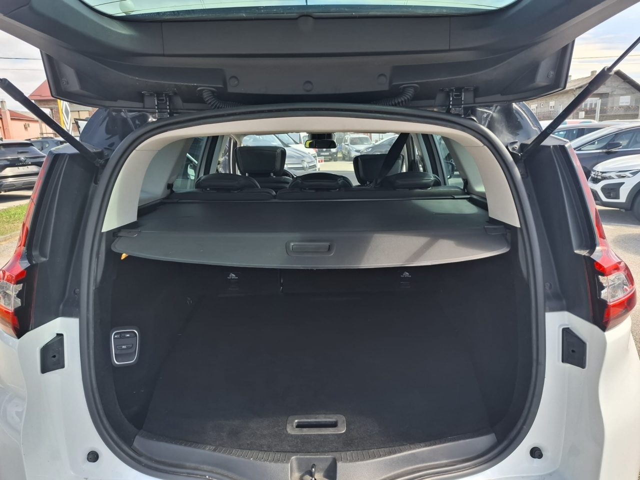 2017 Renault Scenic — fotografija 19
