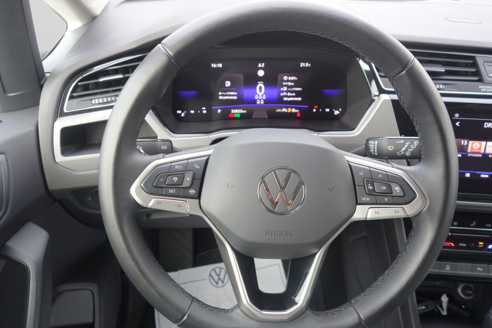2024 Volkswagen Touran R-Line — fotografija 12