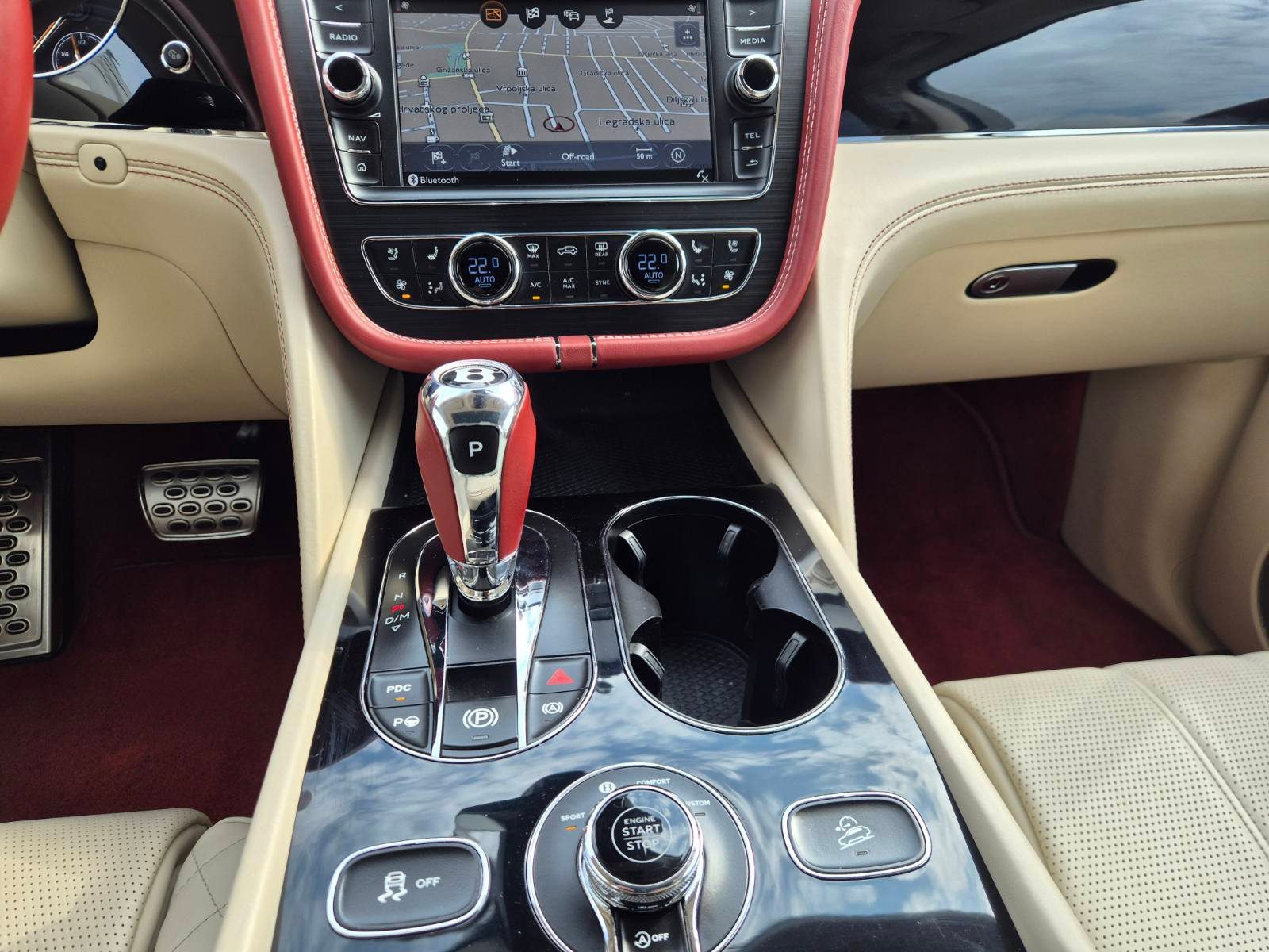 2016 Bentley Bentayga — fotografija 19