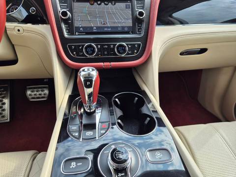 2016 Bentley Bentayga — sličica 19