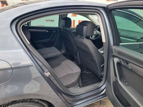 2015 Volkswagen Passat — sličica 15