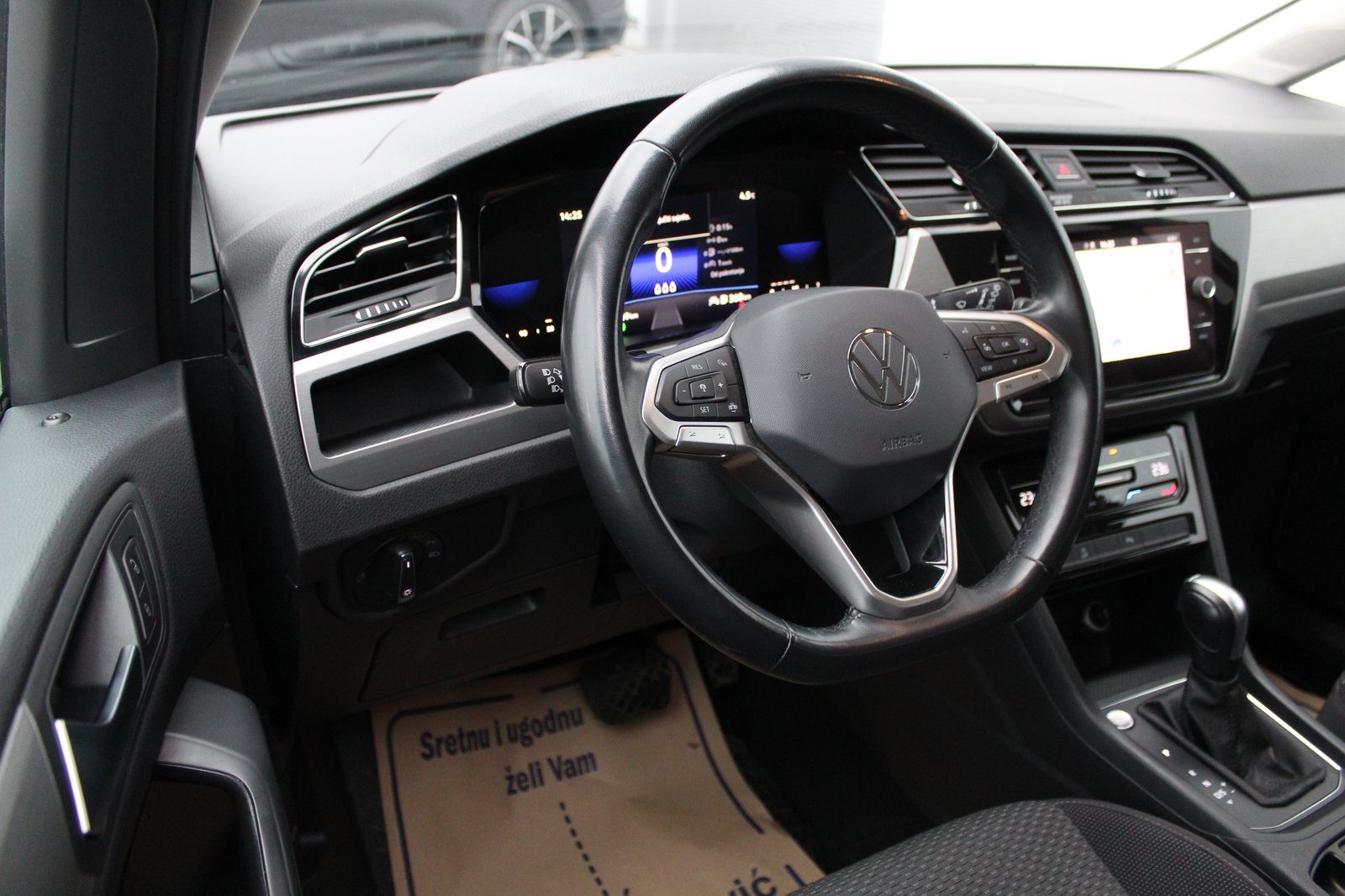 2024 Volkswagen Touran — fotografija 9