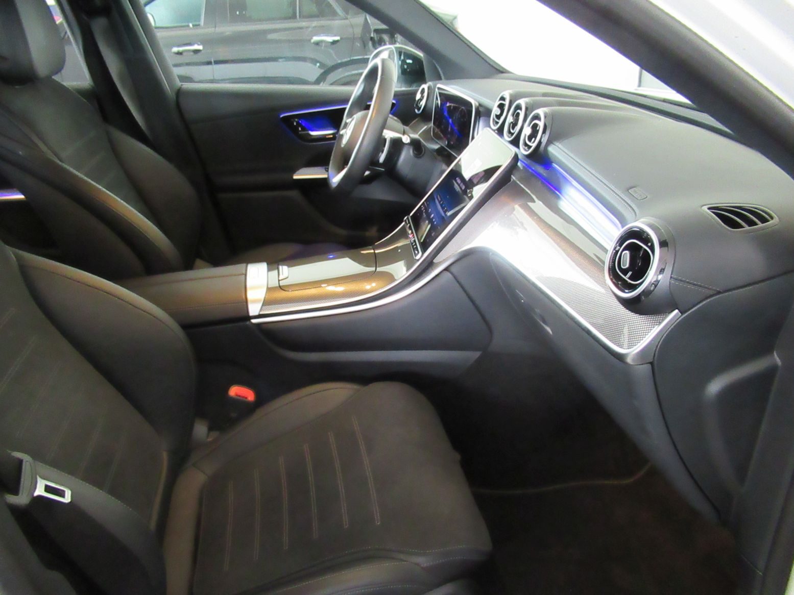 2025 Mercedes-Benz GLC — fotografija 11
