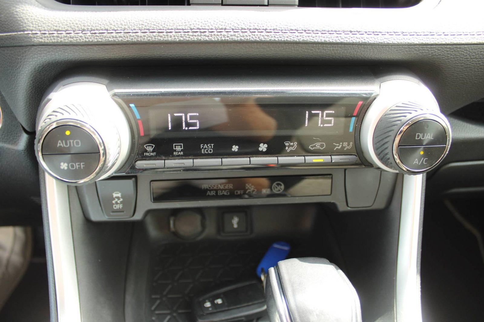 2022 Toyota RAV4 — fotografija 18