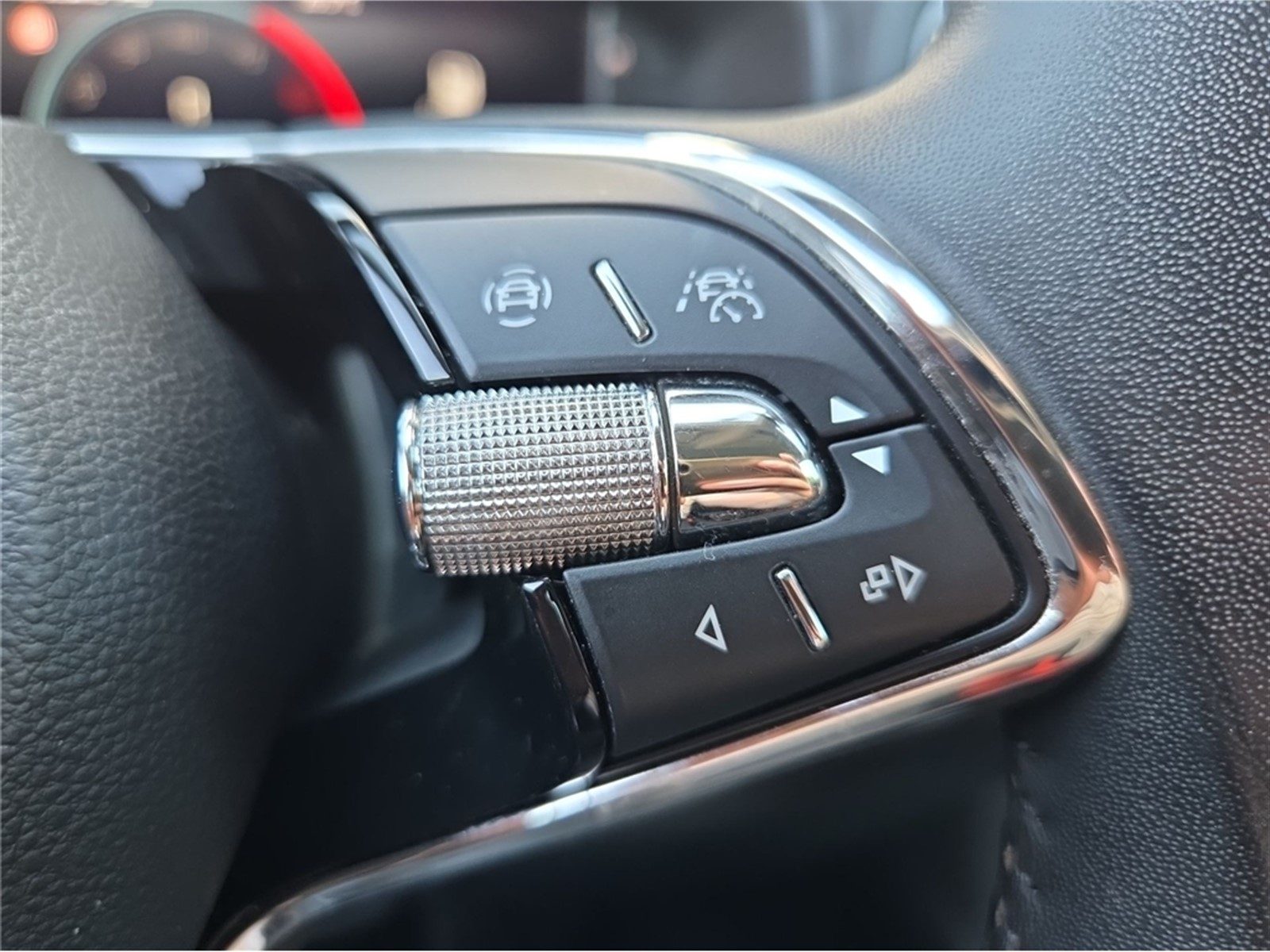 2023 Škoda Karoq — fotografija 17