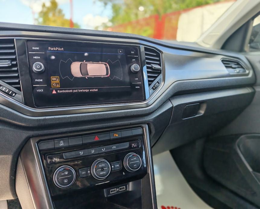 2019 Volkswagen T-Roc — fotografija 13