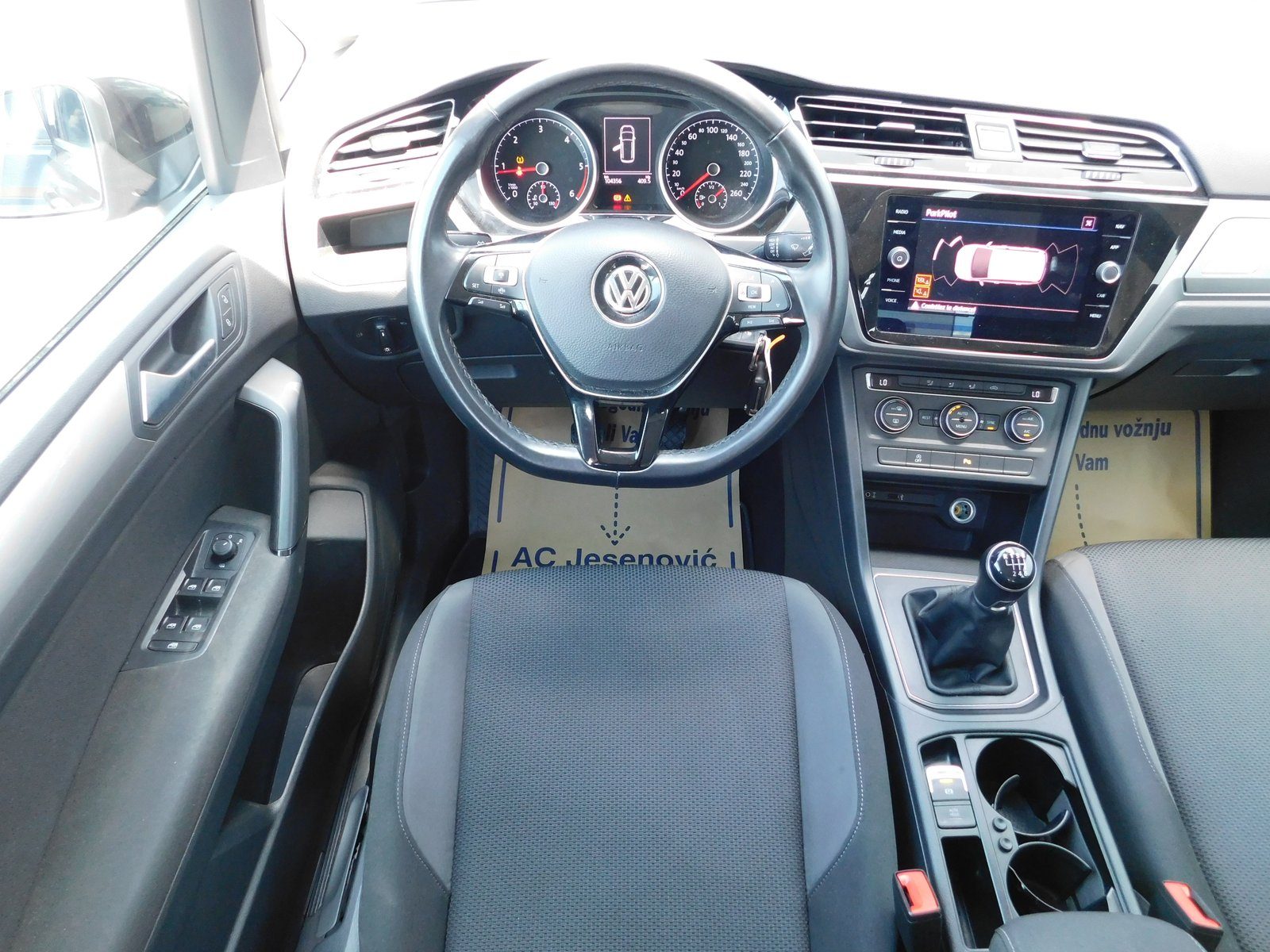 2018 Volkswagen Touran — fotografija 10