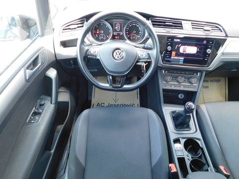 2018 Volkswagen Touran — sličica 10