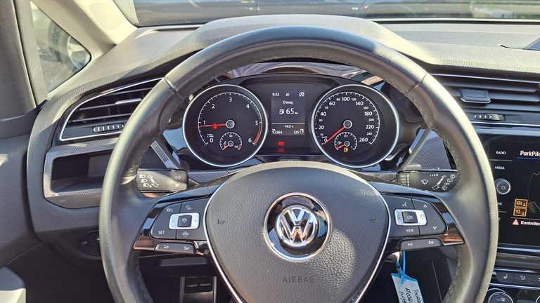 2020 Volkswagen Touran — fotografija 17