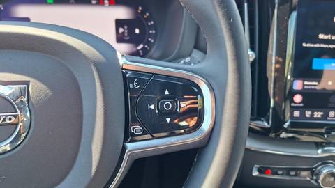 2023 Volvo XC60 — sličica 13