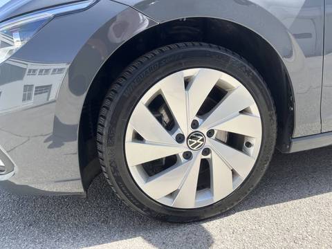 2024 Volkswagen Golf — sličica 15