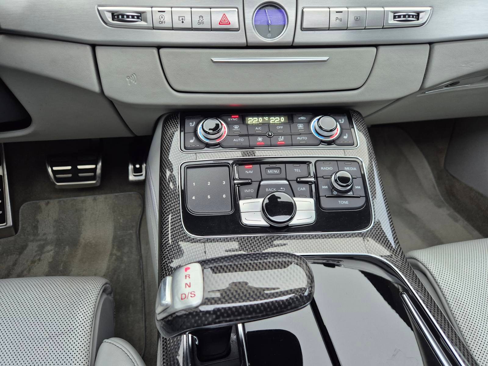 2012 Audi S8 — fotografija 20