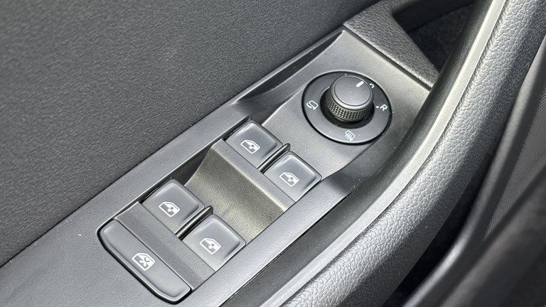 2022 Škoda Superb — fotografija 17
