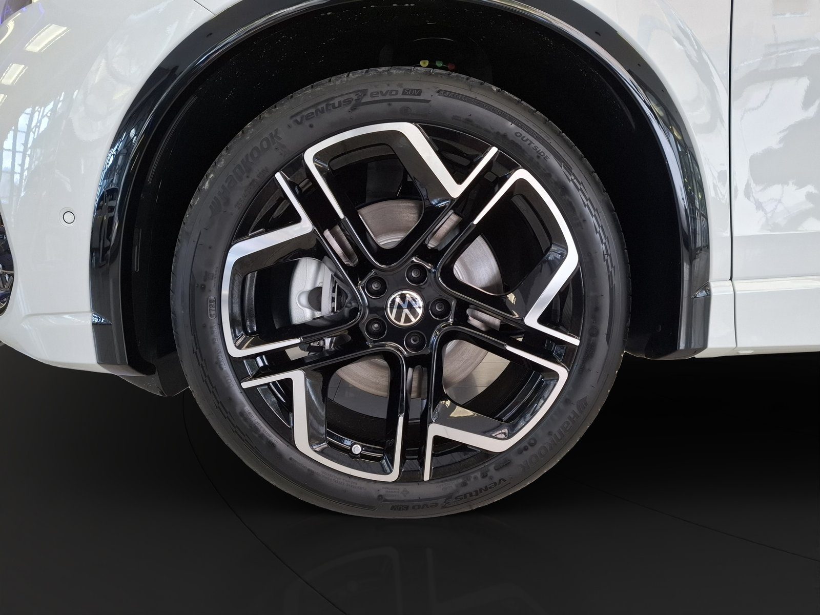 2026 Volkswagen Tiguan R-Line — fotografija 9
