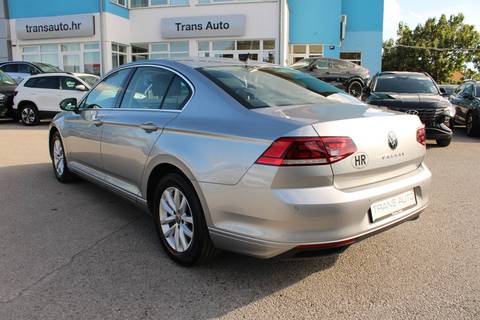 2022 Volkswagen Passat — sličica 8