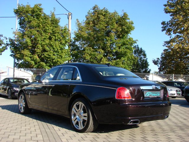 2015 Rolls-Royce Ghost — fotografija 4