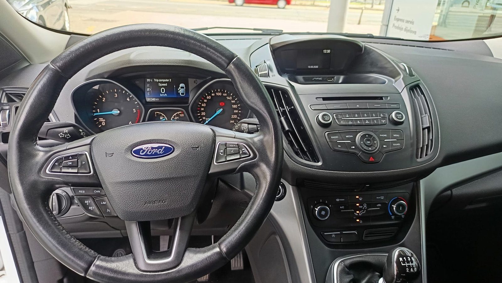 2017 Ford Kuga — fotografija 9