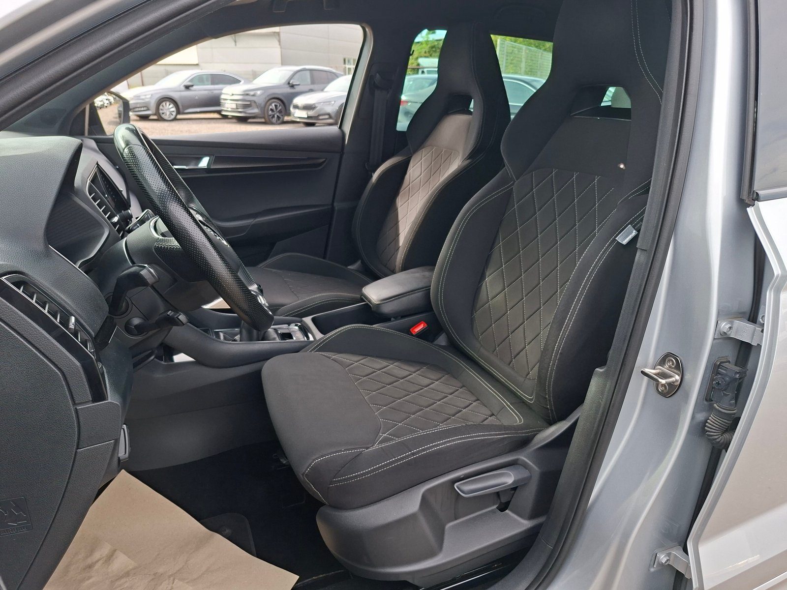 2023 Škoda Karoq — fotografija 9