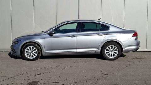 2020 Volkswagen Passat — sličica 2