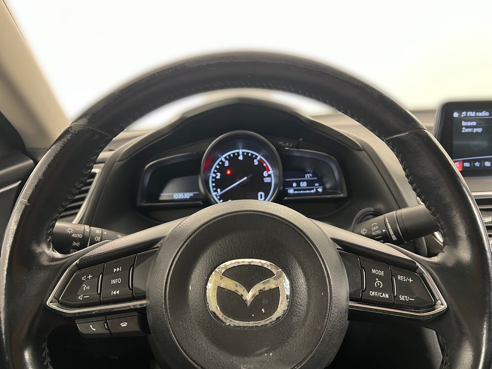 2017 Mazda 3 — fotografija 16