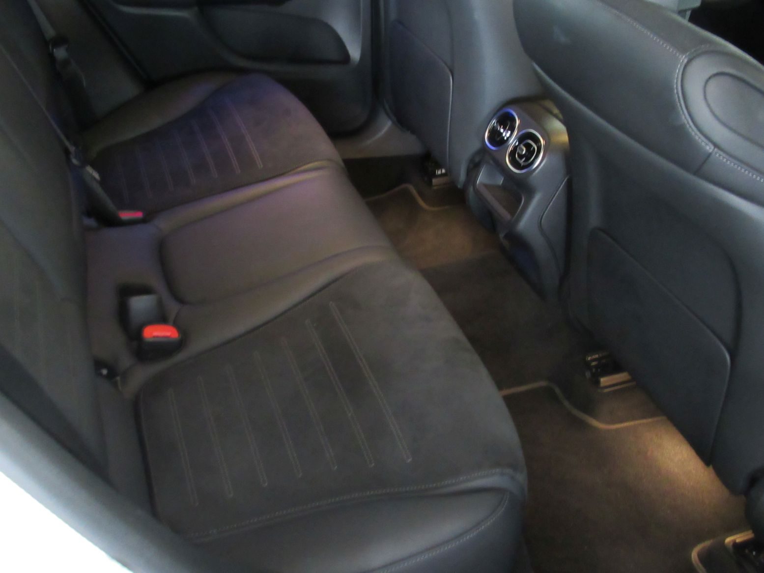 2025 Mercedes-Benz GLC — fotografija 13