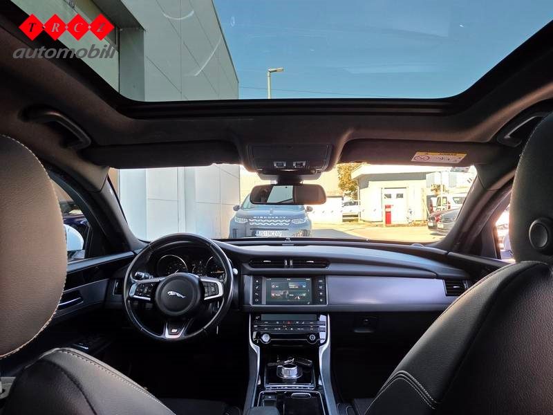 2017 Jaguar XF — fotografija 8