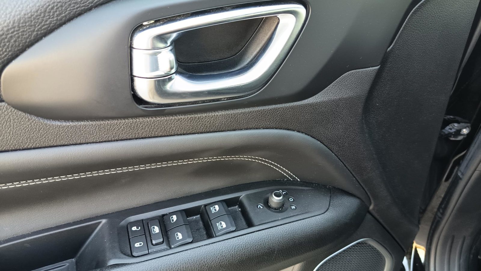 2023 Jeep Compass — fotografija 11