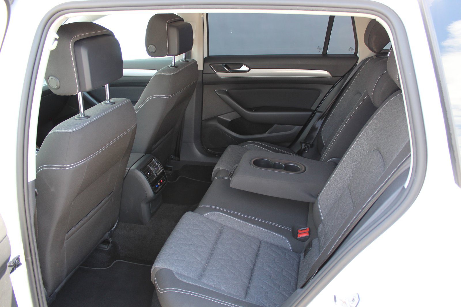 2023 Volkswagen Passat Variant — fotografija 11
