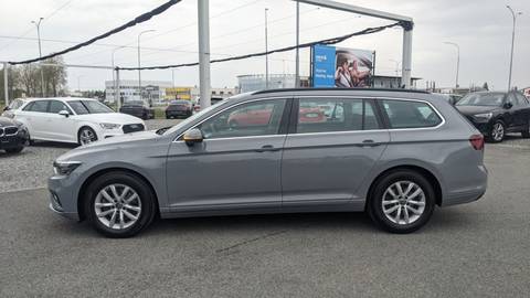 2022 Volkswagen Passat — sličica 3