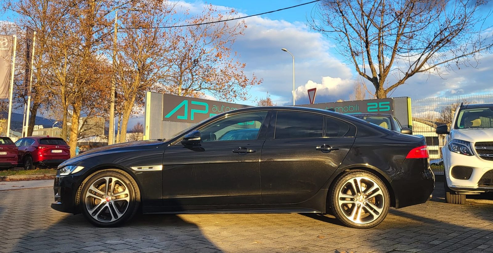 2016 Jaguar XE — fotografija 3