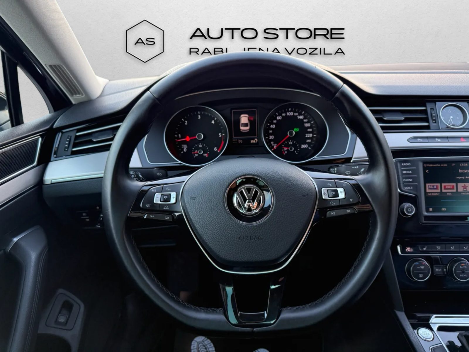 2017 Volkswagen Passat Highline — fotografija 29