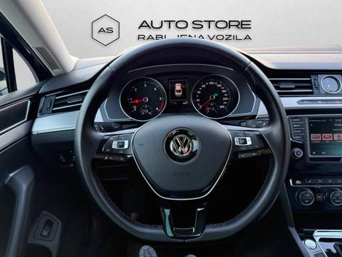 2017 Volkswagen Passat Highline — sličica 29