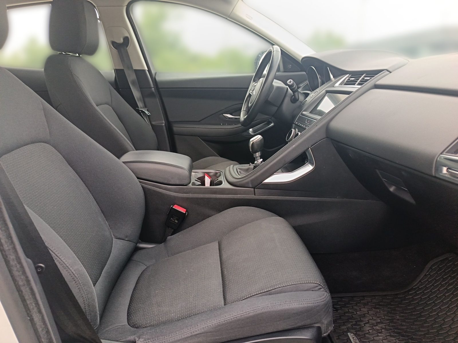 2019 Jaguar E-Pace — fotografija 24