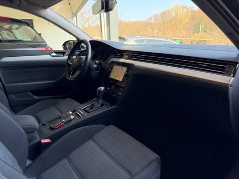 2021 Volkswagen Passat — sličica 5