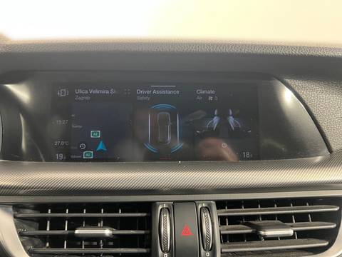 2021 Alfa Romeo Stelvio — sličica 18