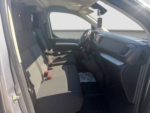 2022 Opel Zafira — sličica 13