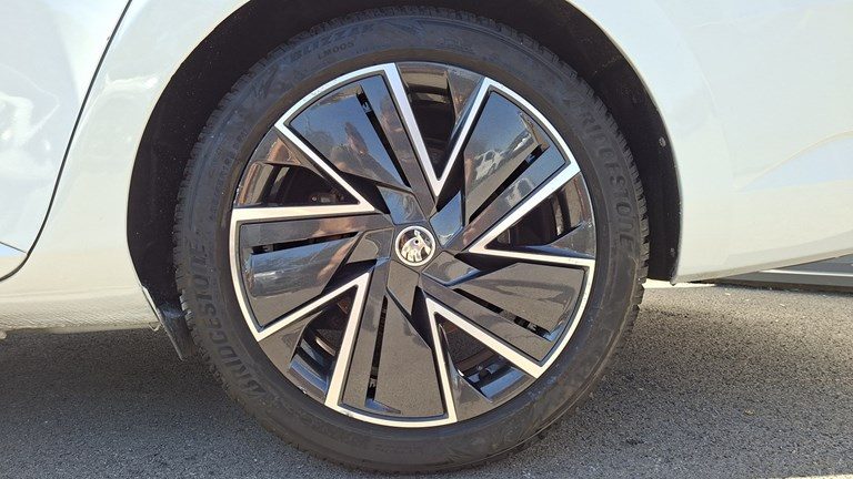 2021 Škoda Superb — fotografija 27