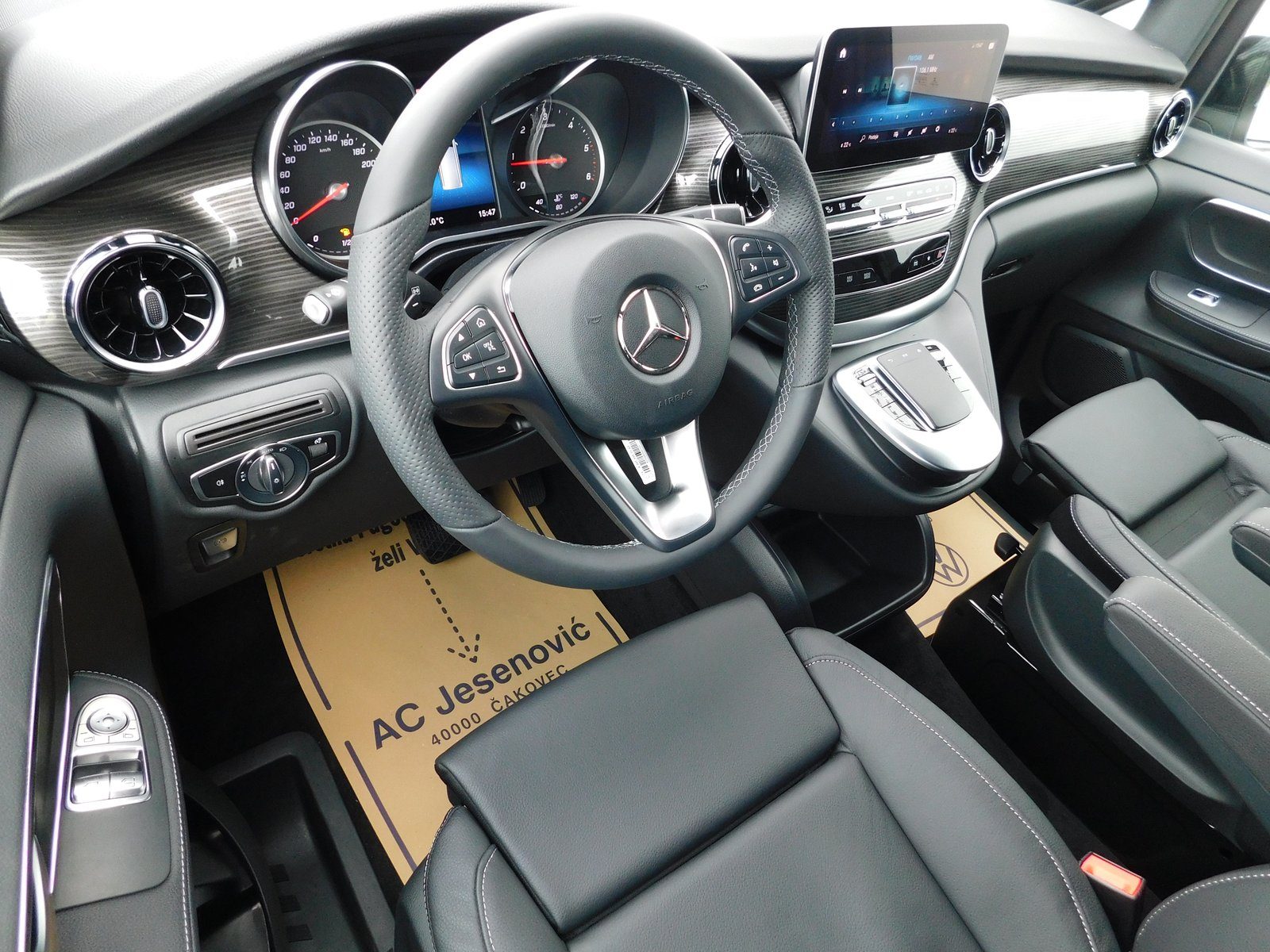 2023 Mercedes-Benz V-klasa — fotografija 9