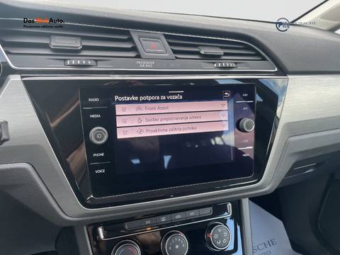 2021 Volkswagen Touran — sličica 17