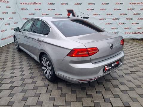 2015 Volkswagen Passat Highline — sličica 6