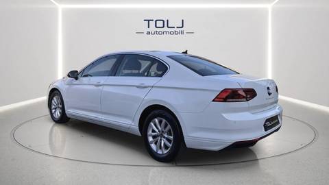 2022 Volkswagen Passat — sličica 3