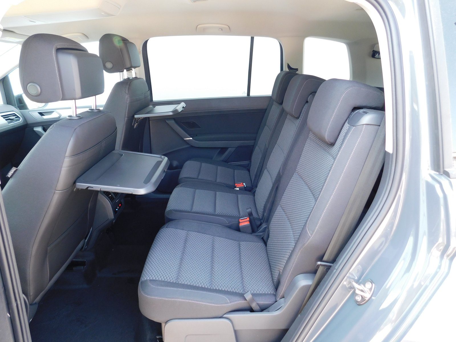 2025 Volkswagen Touran R-Line — fotografija 11
