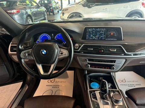 2017 BMW Serija 7 — sličica 15