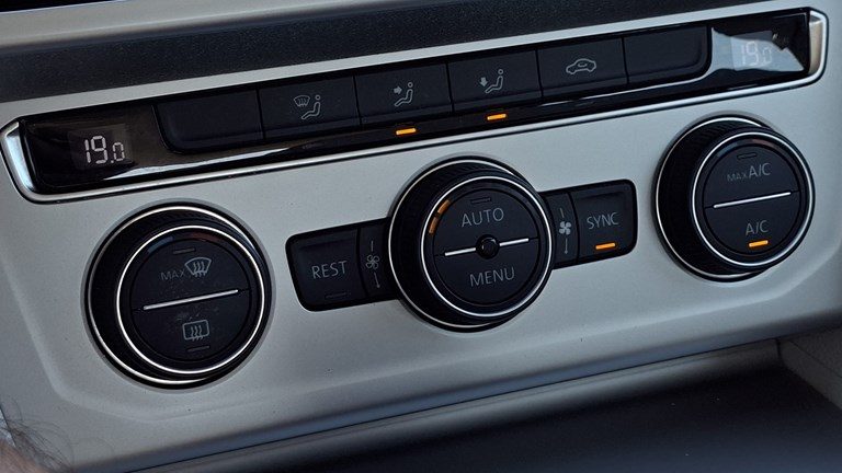 2019 Volkswagen Passat — fotografija 13