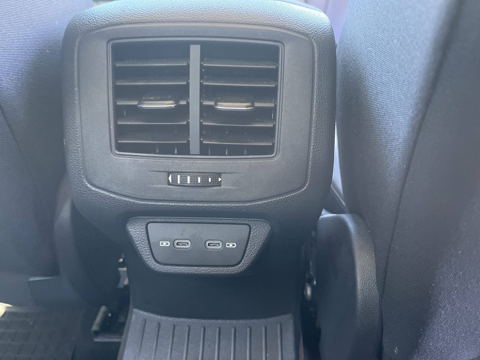 2024 Volkswagen T-Roc — fotografija 25