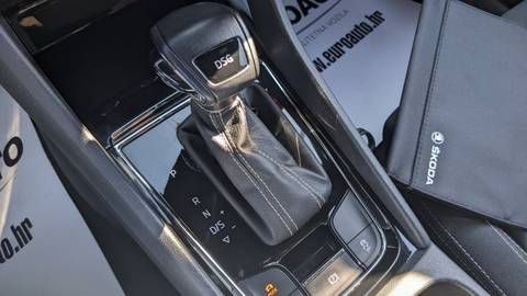 2022 Škoda Karoq — sličica 22