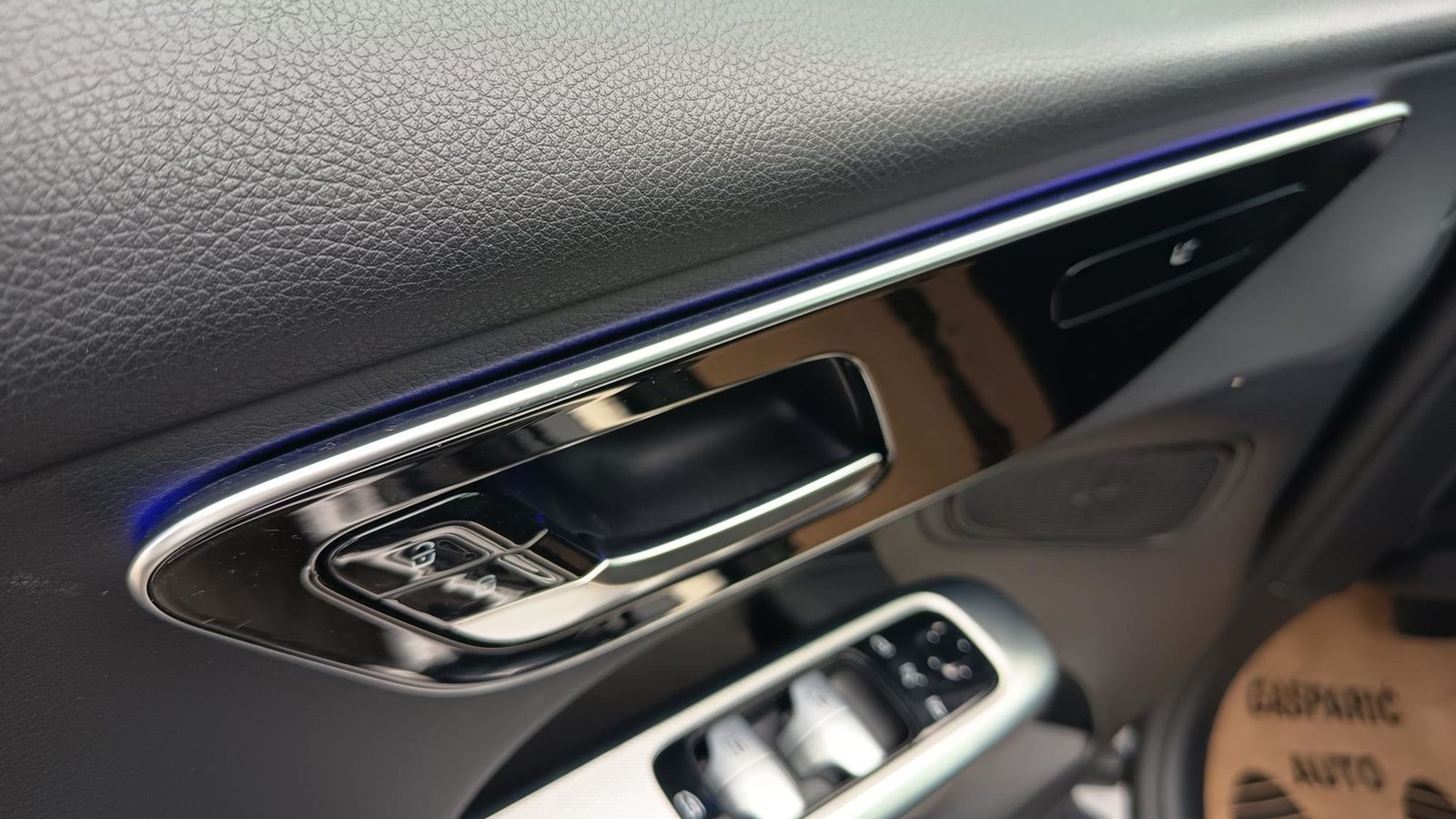 2025 Mercedes-Benz GLC Avantgarde — fotografija 15