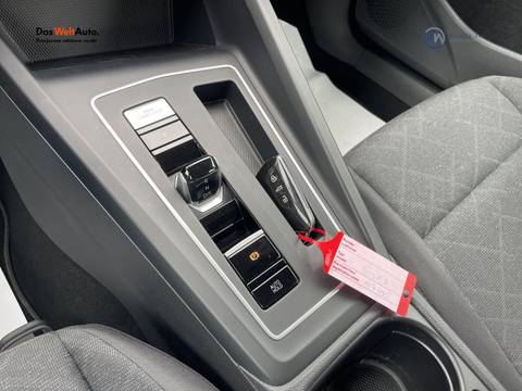 2022 Volkswagen Golf — sličica 18