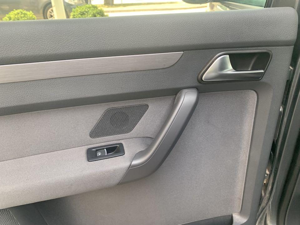 2013 Volkswagen Touran — fotografija 21