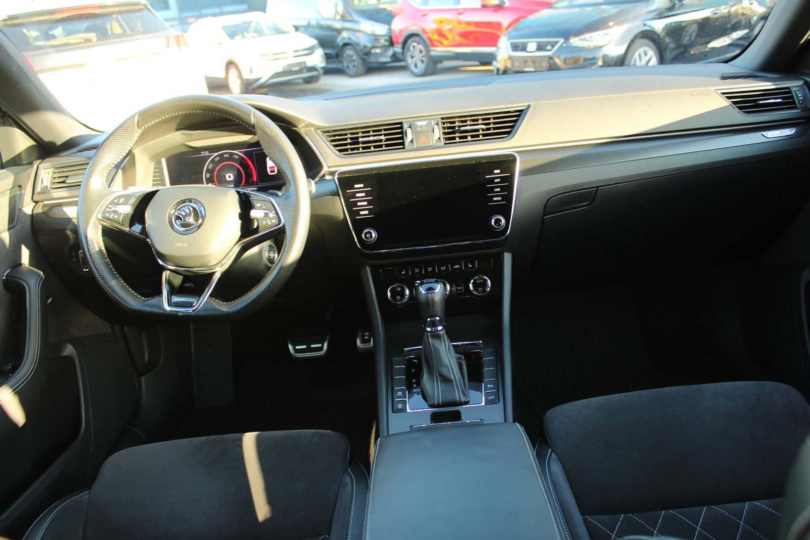 2021 Škoda Superb — fotografija 14